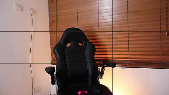 Snapshot of VioletaLorette chatting on 7, 11, 2025 VioletaLorette online show from 7, 11, 2025