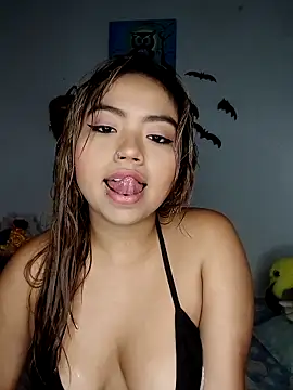 Emily  Hott online show from 30, 10, 2025