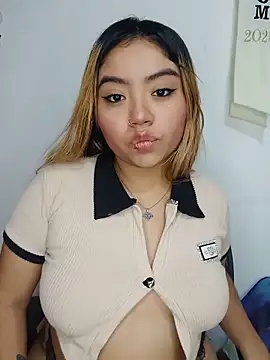 Snapshot of Emily__Hott chatting on 4, 6, 2026 Emily Hott online show from 4, 6, 2026