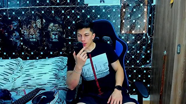 javiersexymann online show from 17, 2, 2026