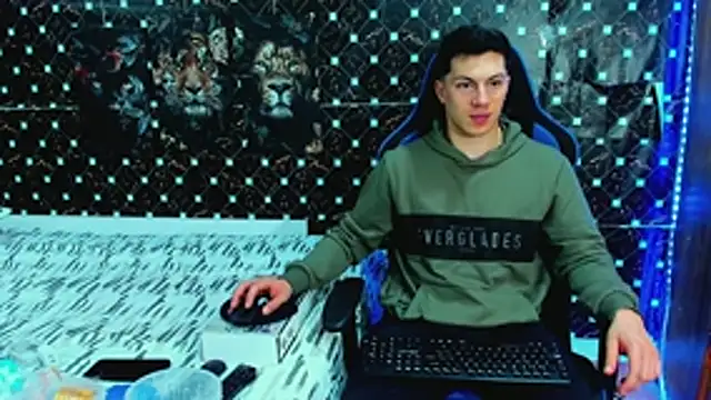 javiersexymann online show from 5, 6, 2026