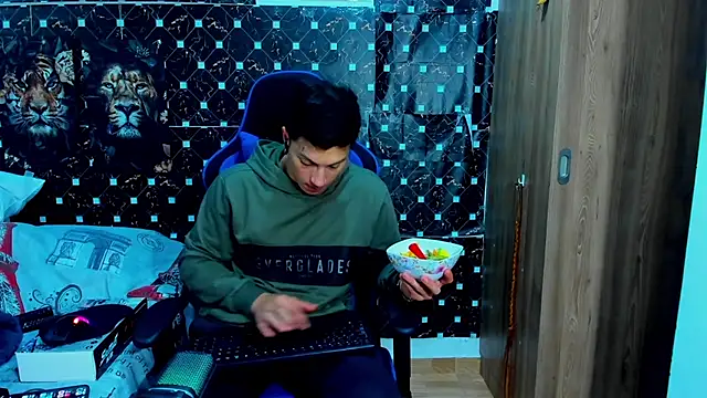 javiersexymann online show from 17, 12, 2025