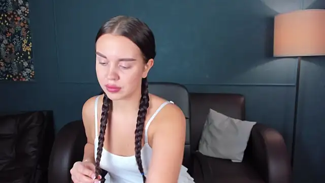 AmeliaRoyale online show from 7, 10, 2025