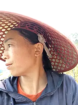 lucybaby00 online show from 13, 4, 2026