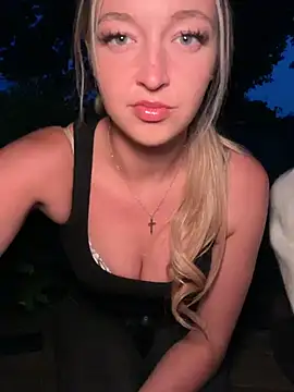 Snapshot of emilypeperoni chatting on 15, 7, 2026 emilypeperoni online show from 15, 7, 2026