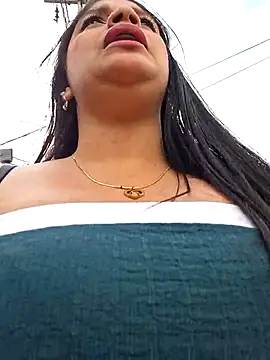 Snapshot of Eiimy_pretty chatting on 21, 10, 2025 Eiimy pretty online show from 21, 10, 2025