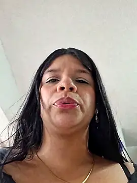 Snapshot of Eiimy_pretty chatting on 24, 10, 2025 Eiimy pretty online show from 24, 10, 2025