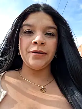 Snapshot of Eiimy_pretty chatting on 28, 10, 2025 Eiimy pretty online show from 28, 10, 2025