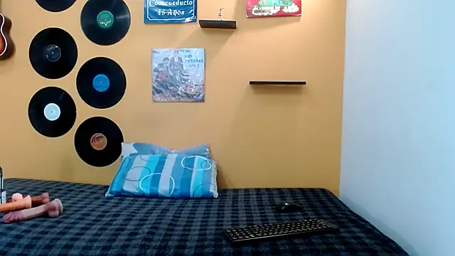 skinnyverus18 online show from 25, 3, 2026