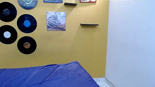 skinnyverus18 online show from 22, 4, 2026