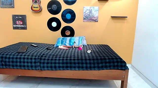 skinnyverus18 online show from 9, 2, 2026