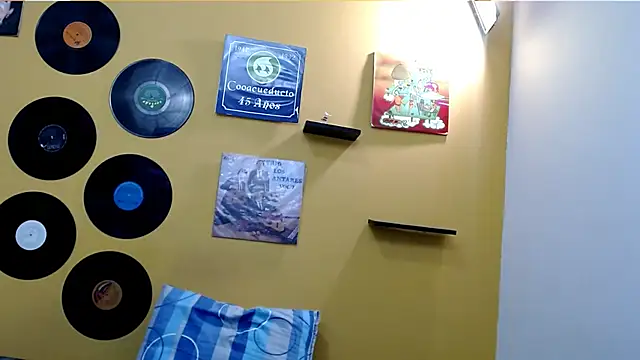 skinnyverus18 online show from 23, 2, 2026