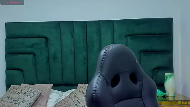 SaraWagner  online show from 12, 4, 2026