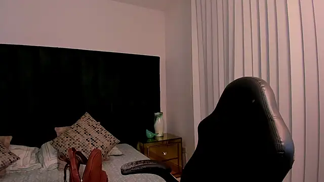 SaraWagner  online show from 11, 4, 2026