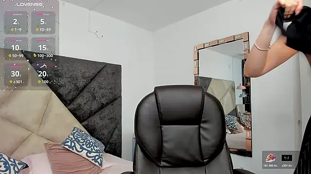 SaraWagner  online show from 20, 11, 2025