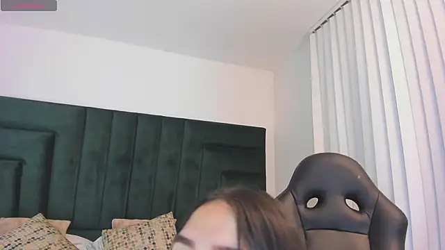 SaraWagner  online show from 11, 11, 2025