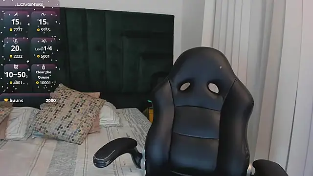 SaraWagner  online show from 26, 10, 2025