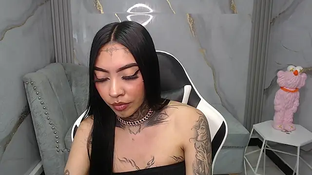 Ashley Blum v online show from 18, 11, 2025