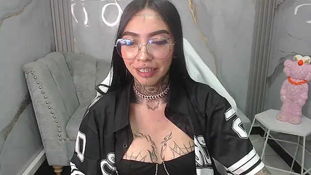 Ashley Blum v online show from 19, 10, 2025