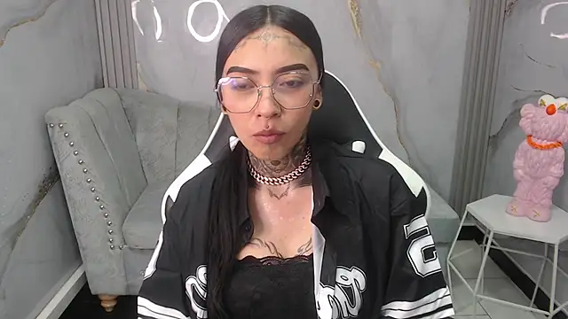 Ashley Blum v online show from 17, 10, 2025