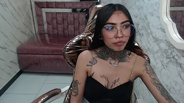 Ashley Blum v online show from 27, 10, 2025