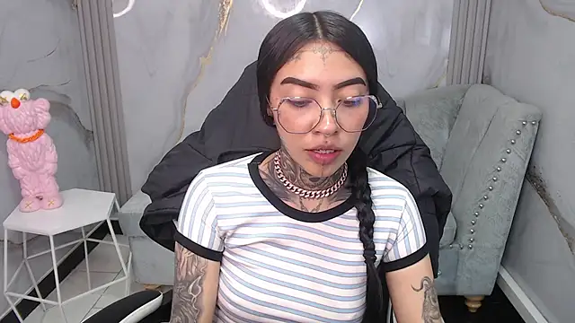 Ashley Blum v online show from 30, 10, 2025