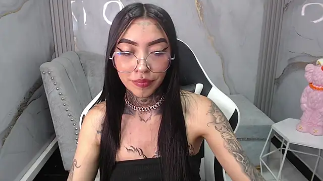 Ashley Blum v online show from 10, 10, 2025