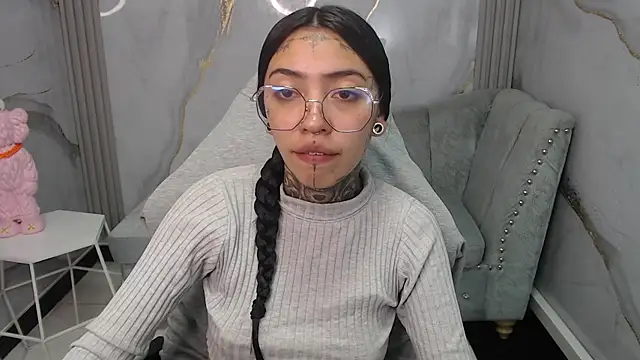 Ashley Blum v online show from 31, 10, 2025