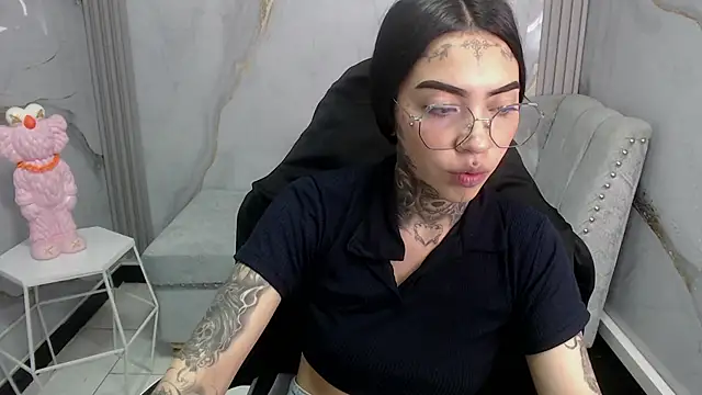 Ashley Blum v online show from 24, 10, 2025