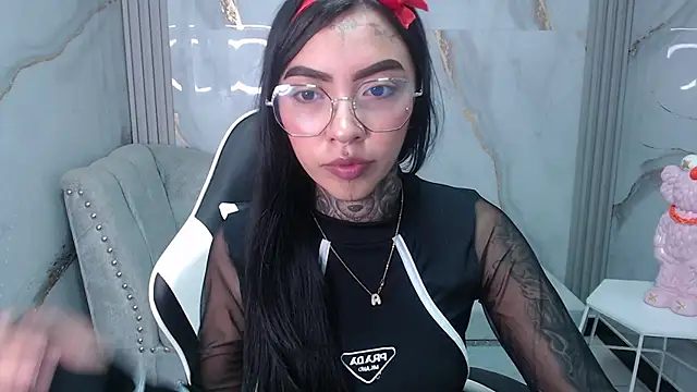 Ashley Blum v online show from 25, 9, 2025