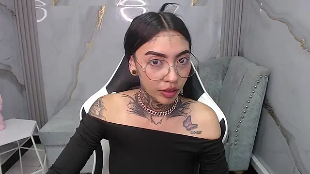 Ashley Blum v online show from 29, 10, 2025