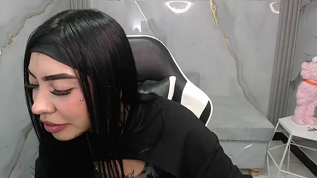 Ashley Blum v online show from 24, 11, 2025