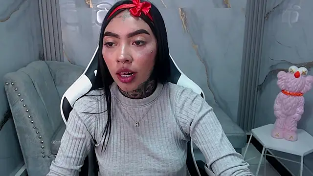 Ashley Blum v online show from 11, 9, 2025