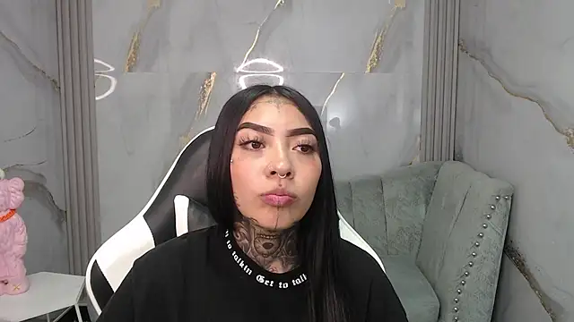 Ashley Blum v online show from 5, 11, 2025