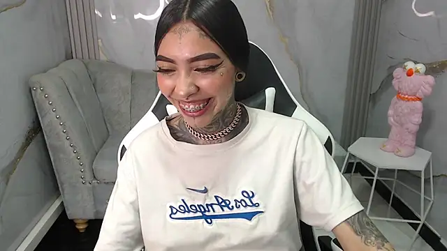 Ashley Blum v online show from 7, 10, 2025