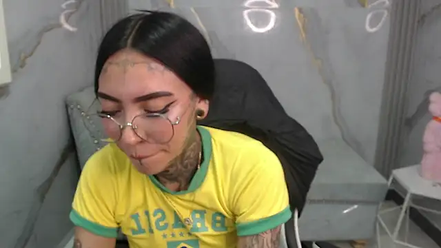 Ashley Blum v online show from 30, 11, 2025