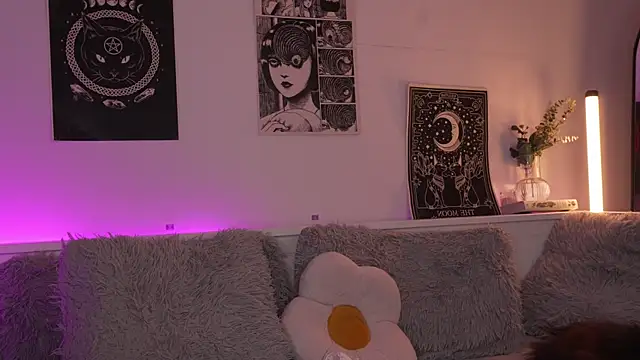 sophieee art online show from 7, 10, 2025