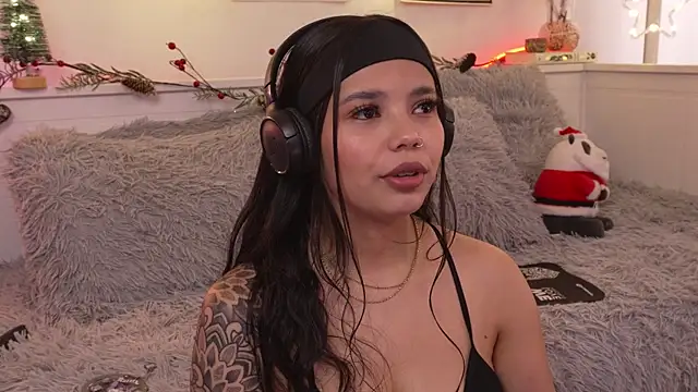 sophieee art online show from 15, 12, 2025