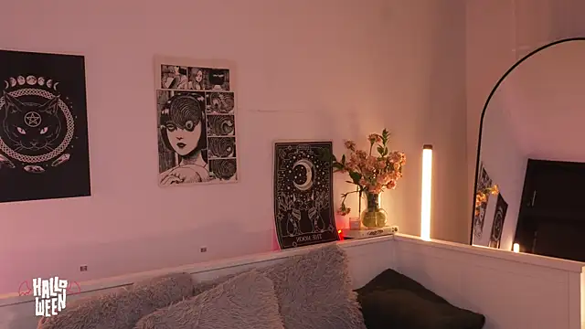 sophieee art online show from 1, 11, 2025