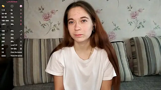 Snapshot of KissKarina chatting on 8, 10, 2025 KissKarina online show from 8, 10, 2025