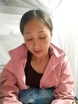 cute love00 online show from 24, 10, 2025