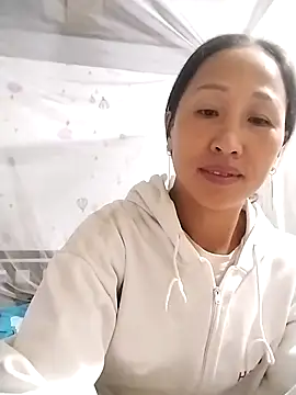 cute love00 online show from 24, 10, 2025