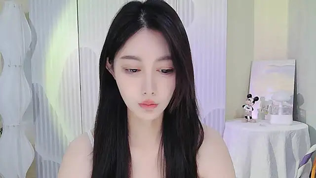 Nuan Qi online show from 25, 9, 2025