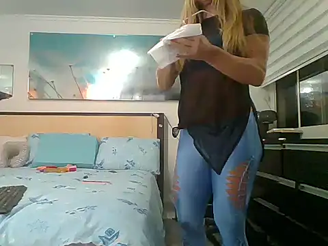 Mirianzapata 1 online show from 18, 10, 2025