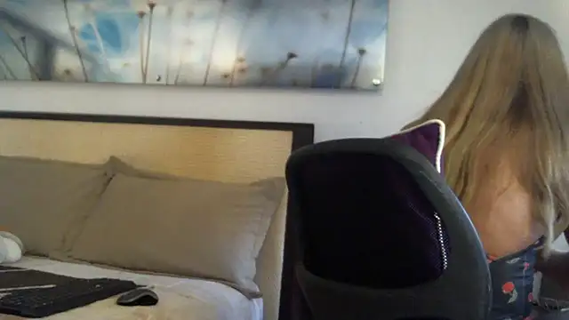 Mirianzapata 1 online show from 17, 4, 2026