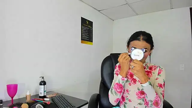 Aisha hotts777 online show from 20, 12, 2025