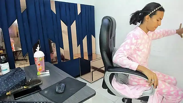 Aisha hotts777 online show from 4, 2, 2026