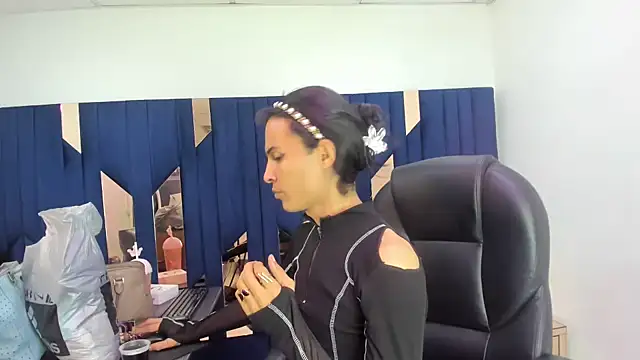 Aisha hotts777 online show from 22, 4, 2026