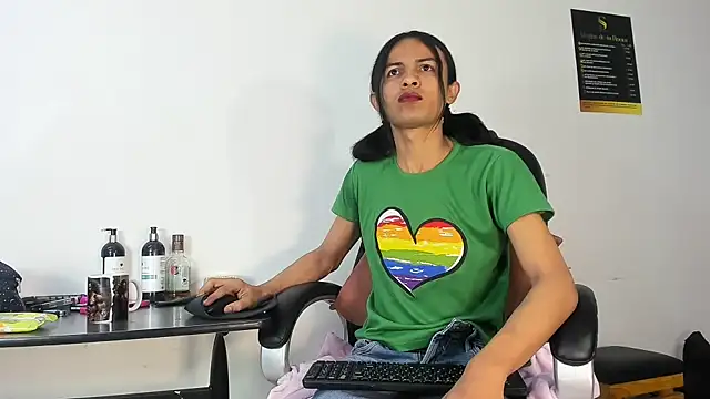 Aisha hotts777 online show from 28, 11, 2025