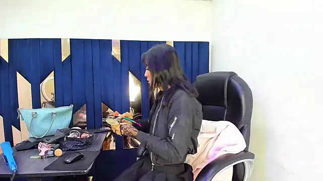 Aisha hotts777 online show from 25, 4, 2026